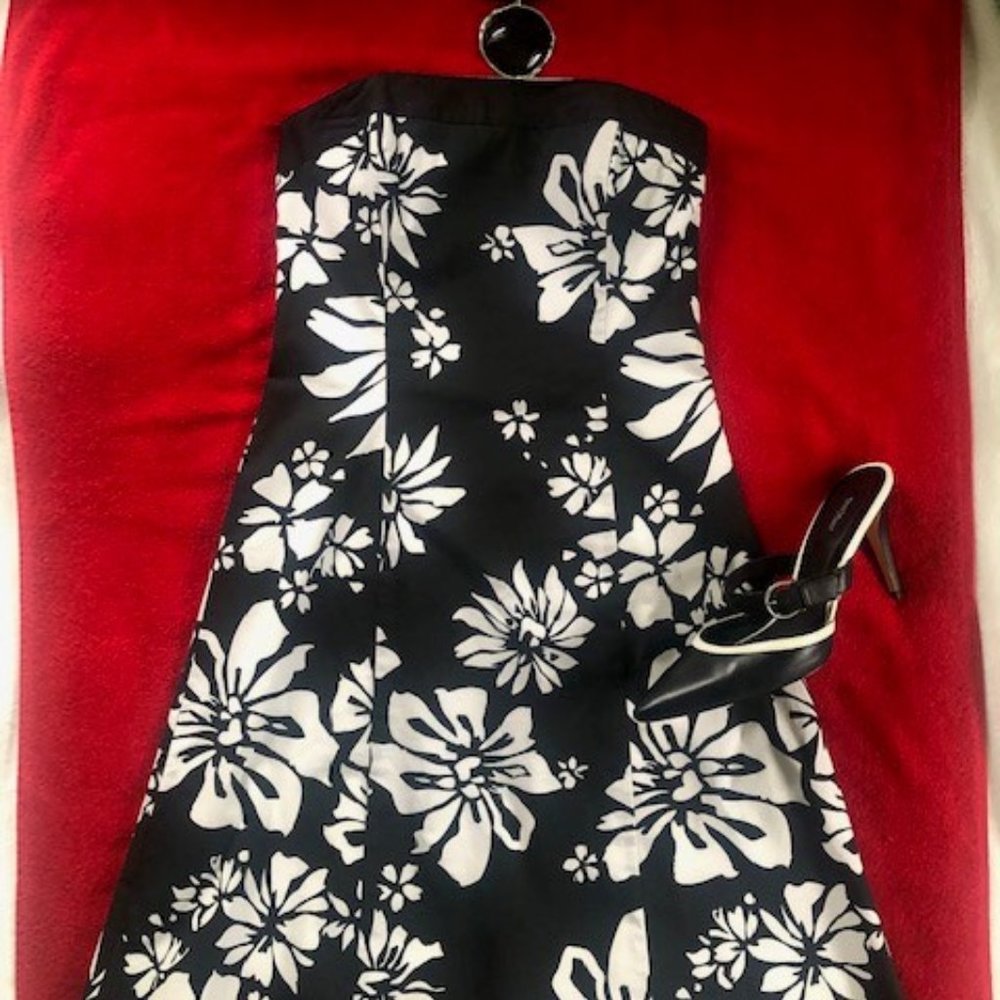White House Black Market Black & White Strapless